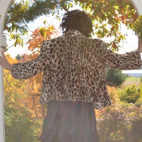 Leopard Print Faux Fur Half Jacket - Picture 3 of 3